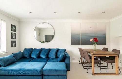 Eton Apartment | Bright and Spacious Apartment-Unbeatable Location! - Pass the Keys