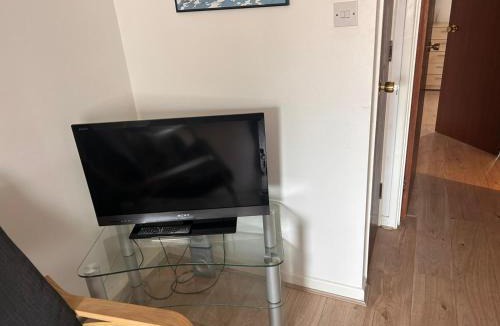 Yeading House | Bright & Comfortable sleeps 4 nr London Heathrow