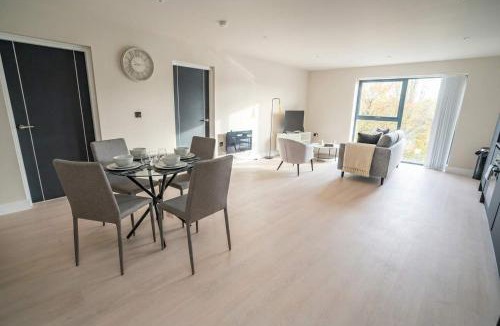 Bloxwich Apartment | Bright & Contemporary 2 Bed Flat in Birmingham