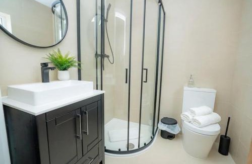 Bloxwich Apartment | Bright & Contemporary 2 Bed Flat in Birmingham