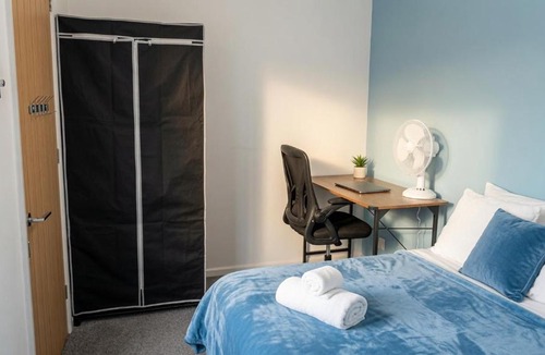 Wellingborough House | Bright Double Size Room in Wellingborough