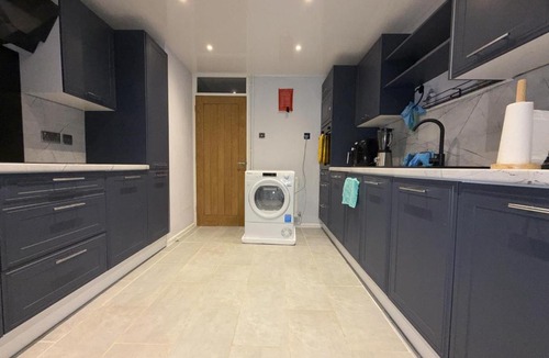 Wellingborough House | Bright Double Size Room in Wellingborough