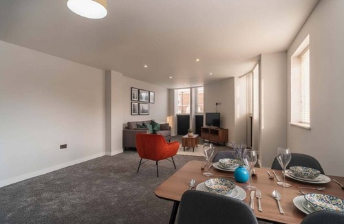 Georgian Quarter Apartment | Bright & Modern 2-Bed Flat in Liverpool Centre + Parking