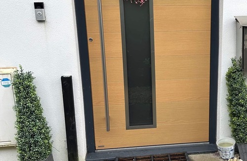 Clyst St Mary House | Bright Modern Entire Open-Plan Home –with off street Parking Included