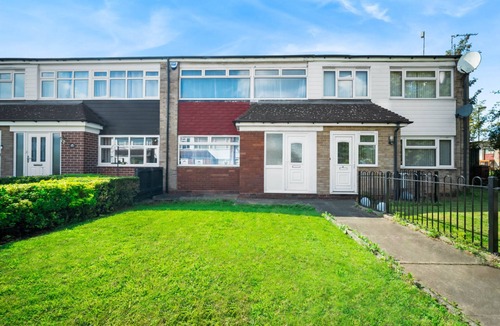 Stonnall House | Bright Modern Home near Birmingham