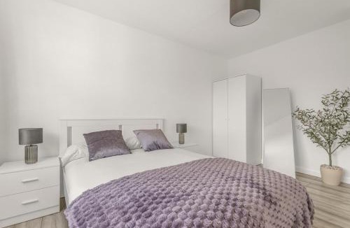 Barking Apartment | Bright & Modern London Apartment