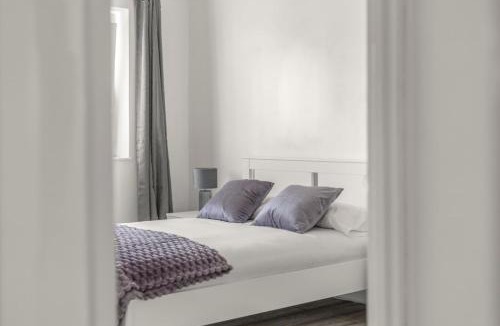 Barking Apartment | Bright & Modern London Apartment
