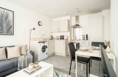 Preston Apartment | Bright Spacious 1 Bed Central Preston Apartment