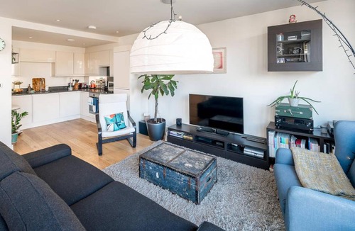 Battersea Apartment | Bright Spacious 2 bed 2bath sleeps 6 near Chelsea