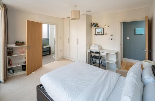 Battersea Apartment | Bright Spacious 2 bed 2bath sleeps 6 near Chelsea