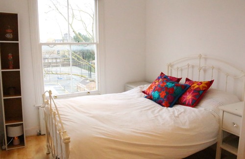 Ferndale Apartment | Bright spacious 2BR flat in Brixton, London
