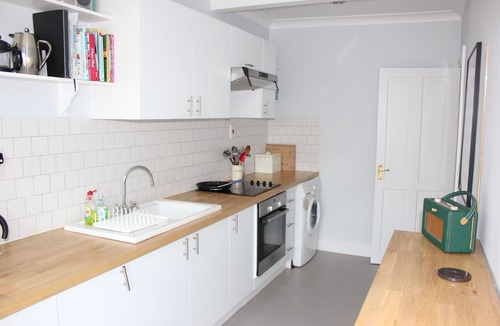 Ferndale Apartment | Bright spacious 2BR flat in Brixton, London