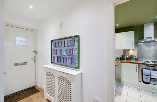 Slough House | Bright & Spacious 3-Bed, 2-Bath Home in Graylands Close