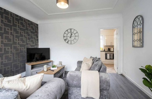 St Helens House | Bright & Spacious 3BED Home w Garden in St Helens
