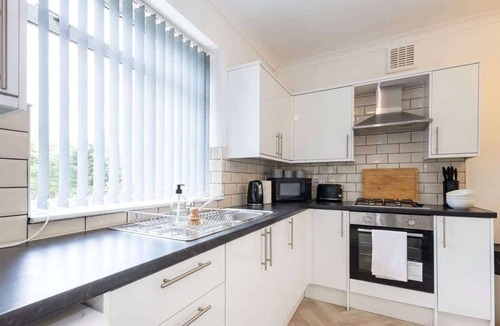 St Helens House | Bright & Spacious 3BED Home w Garden in St Helens