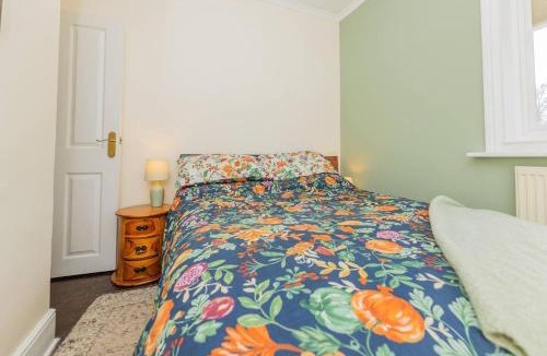 Brundall House | Bright & spacious 4-bedroom bungalow with garden