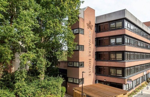 East Grinstead Apartment | Bright & Spacious 1 Bed Flat in East Grinstead