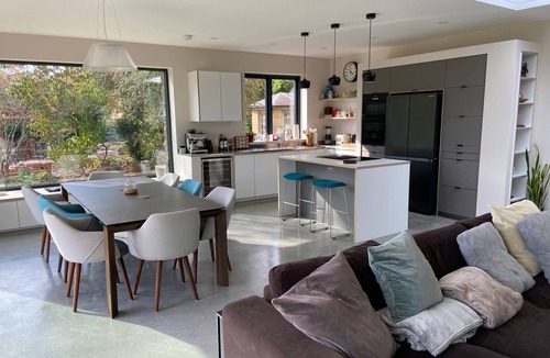 Newdigate House | Bright spacious home with a natural swimming pond in Surrey Hills