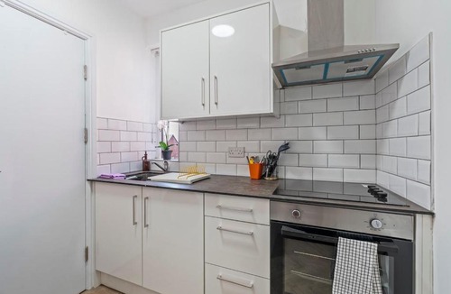 Ilkeston Apartment | Bright Studio Apartment D with Self Check-In & Smart TV in Ilkeston