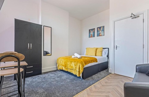 Ilkeston Apartment | Bright Studio Apartment D with Self Check-In & Smart TV in Ilkeston