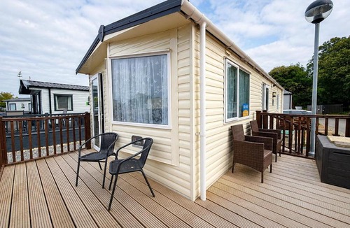 Corton House | Brilliant Caravan With A Partial Sea View In Suffolk Ref 32026Az
