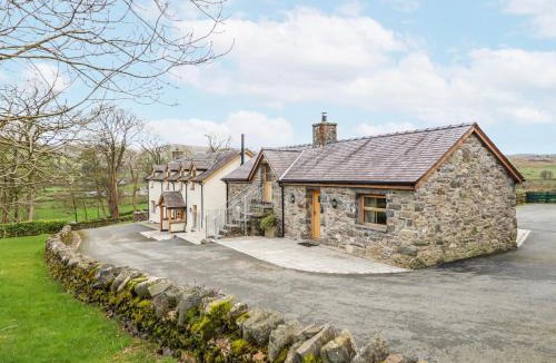 Cwmtirmynach House | Briws