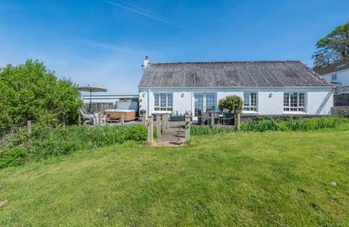 Ferryside House | Bronyn Cottage