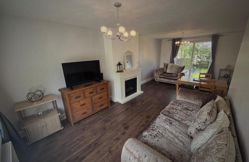 Newark upon Trent House | Budget Friendly, comfortable 3 BR HSE,Close to City Centre,Sleeps 5