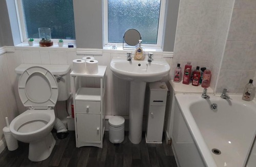 Newark upon Trent House | Budget Friendly, comfortable 3 BR HSE,Close to City Centre,Sleeps 5