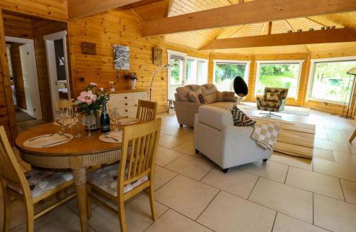 Carlisle House | Bulrush Cabin