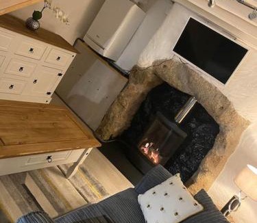 Redruth House | Bumblebee Cottage