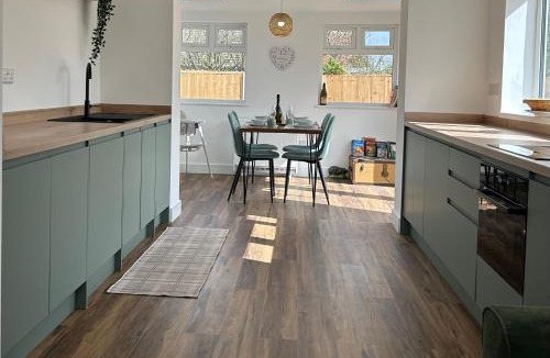 Stoke Bardolph House | bungalow, quiet, accessible, parking for 2
