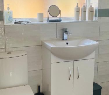 Stoke Bardolph House | bungalow, quiet, accessible, parking for 2