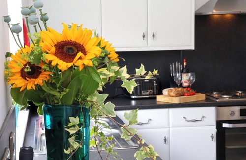 Burton Fleming Cottage | BURTON FLEMING, pet friendly, with hot tub in Hunmanby