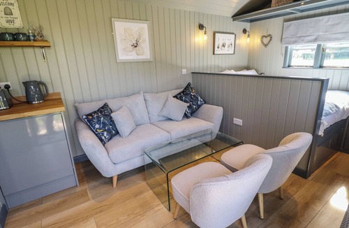 Ashby cum Fenby Cottage | Buttercup