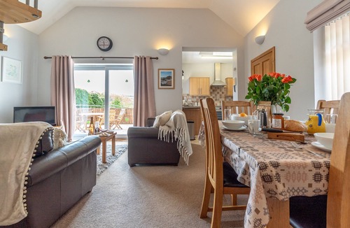 Denbigh House | Bwthyn-Bwlch - a self catering cottage that sleeps 4 guests in 2 bedrooms