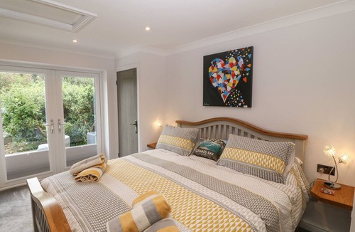 Cemaes Bay Cottage | BWTHYN EIRLYS (SNOWDROP COTTAGE), family friendly in Cemaes Bay