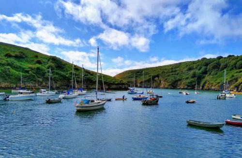 Solva House | Bwthyn Strathmore - Charming 18th-Century Cottage in Solva's Heart