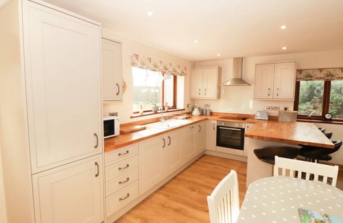 Llanerchymedd House | Bwythyn Neithior: Cozy Retreat