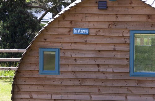 Langley-on-Tyne Ski Chalet | Cabin by Langley Dam With Lake Views