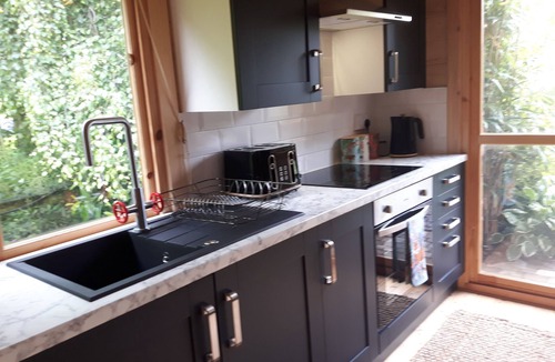 Hatherton Cabin | Cabin set in a Beautiful Romantic Tropical Garden