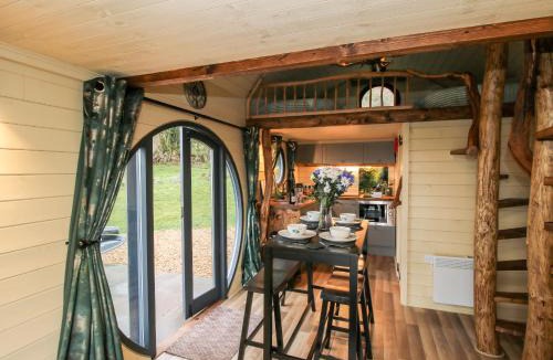 Kingswood House | Callow Pod