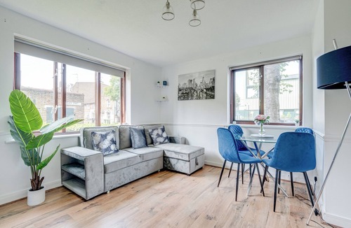 Rotherhithe Apartment | Canada Water 2-bed Flat, Sleeps 6 Central London
