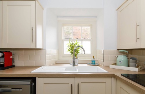 Chichester Apartment | Canon Gate , Chichester Cathedral - sleeps 4 guests in 2 bedrooms