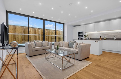 Cazenove Apartment | Capacious Three Bed Apartment in Slindon Court by MySquare