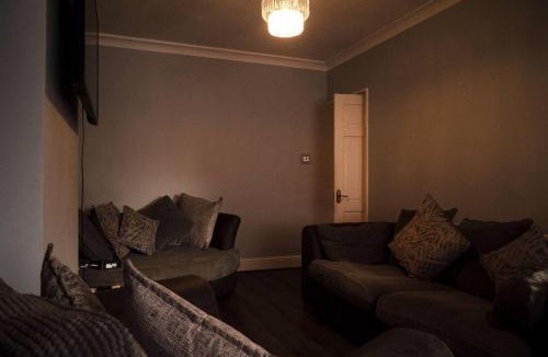 Shirley House | Captivating 3-Bed House in Birmingham