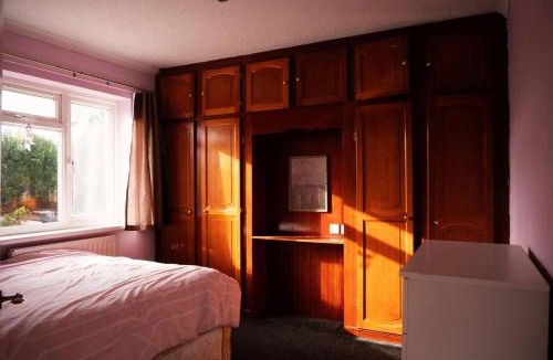 Shirley House | Captivating 3-Bed House in Birmingham
