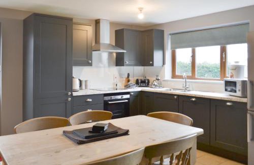 Lincoln House | Carp Cottage - Ukc1907