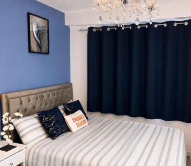 Wolverhampton House | Casa De Centro en-suite room Netflix, Fast WiFi Free Parking