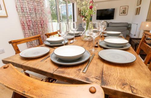 Nettlestone House | Cava
